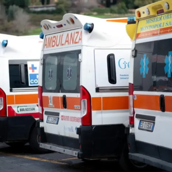 Roma, 77enne tenta di darsi fuoco in piazza ad Anzio: indagini in corso