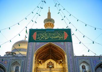 Cosa significa la bandiera nera issata sul Santuario dell’Imam Reza…