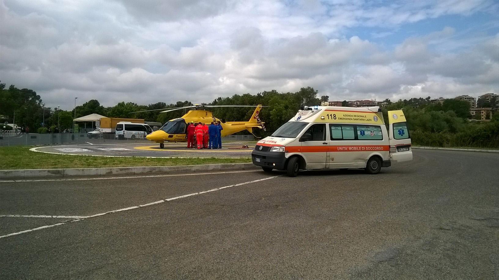 Incidente sulla Casilina, scontro tra auto e moto: morto un uomo di 54 anni