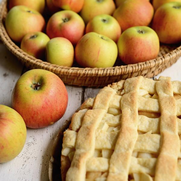 Torta di mele, quante calorie ha e come si prepara in casa: la ricetta tradizionale e la versione light