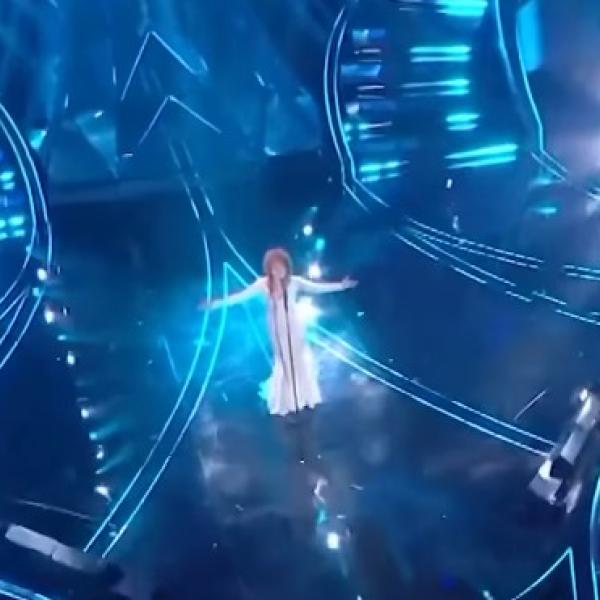 Vestito Fiorella Mannoia a Sanremo 2024, perché si è vestita da sposa nella prima serata?