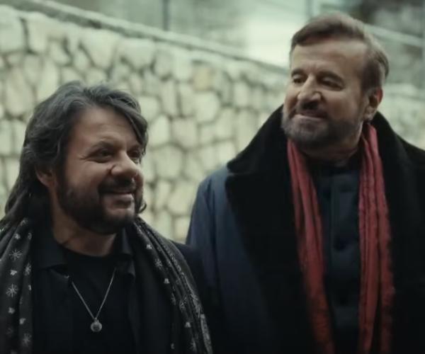 Christian De Sica in Cortina express per ridefinire i cinepanettoni, equivoco del cinema italiano