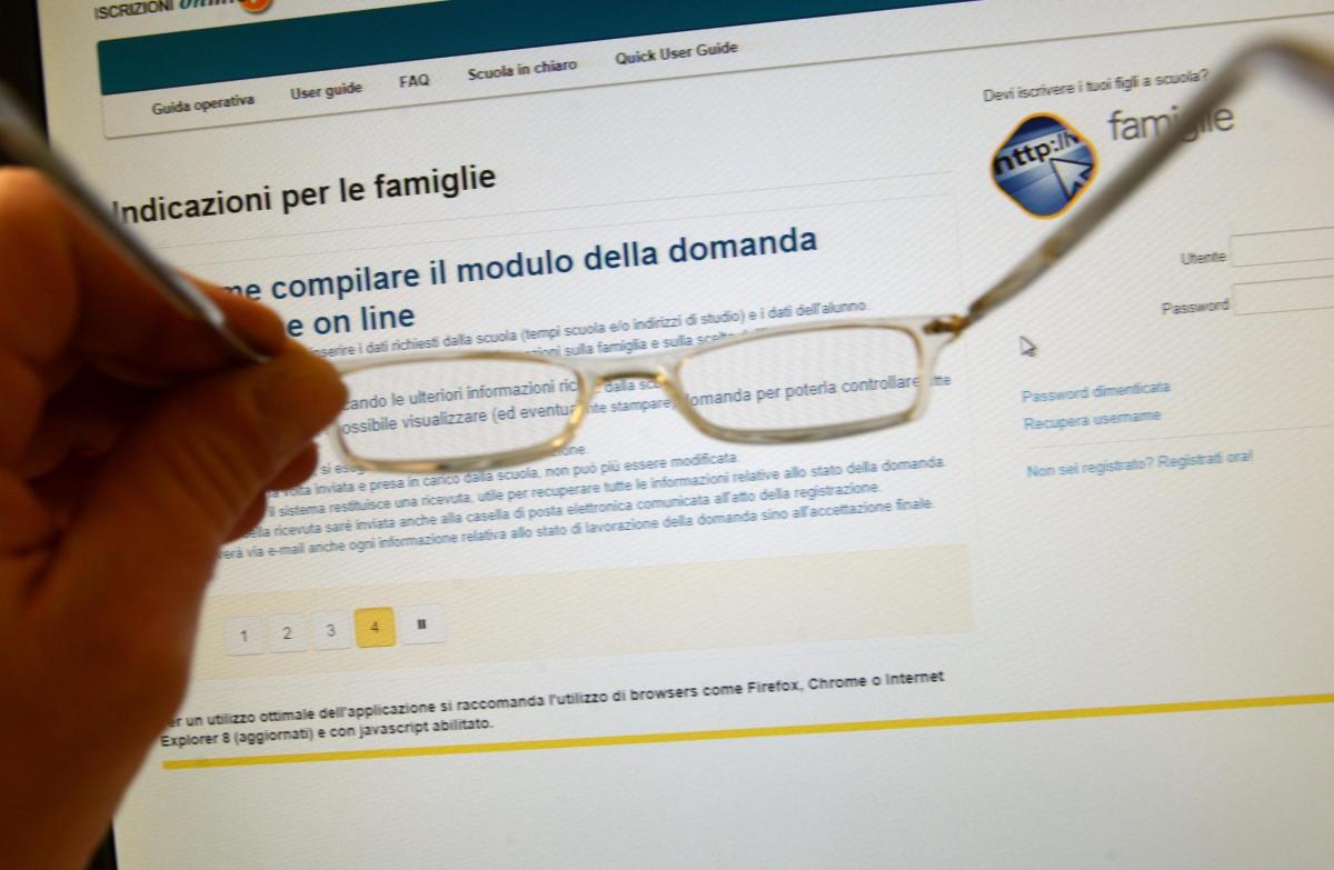 Scuola, iscrizioni 2023-24: scelta penalizzante per le segreterie