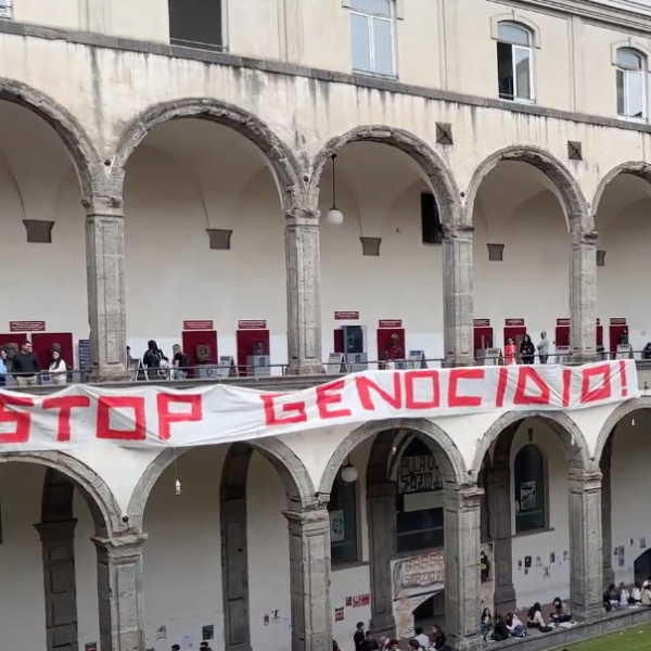 Napoli, Federico II occupata: “Stop al genocidio, Lorito cessi gli accordi con le aziende belliche o si dimetta dalla Med-Or”, la protesta gli studenti |  VIDEO