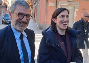 Pd, Elly Schlein lancia la sfida in Abruzzo al centrodestra e a Conte: “Il nostro nemico è la destra. Lui da che parte sta?”