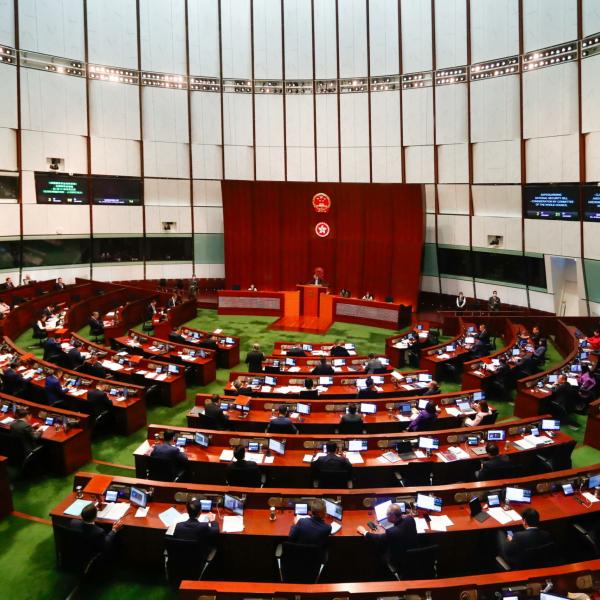 Hong Kong, il parlamento approva all’unanimità la nuova legge sulla sicurezza nazionale