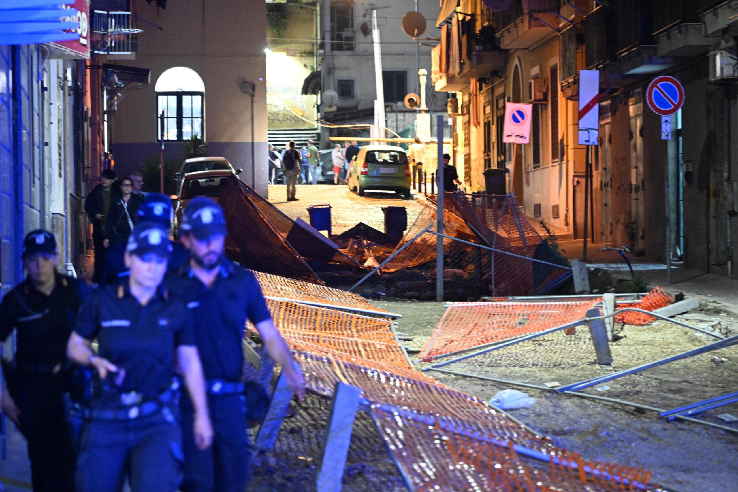 Campi Flegrei, terremoto più forte da 50 anni: domani scuole chiuse. A Pozzuoli allestiti 4 punti accoglienza. Convocata l’unità di crisi a Roma