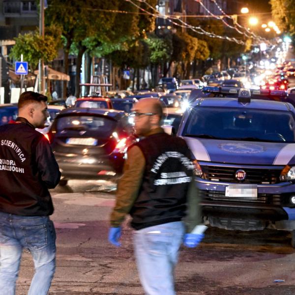 Chi è l’uomo trovato morto accoltellato in strada a Napoli: arrestato un 61enne di origine tunisina