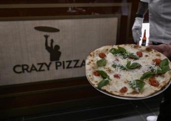 Giuseppe Russo de “Il mio viaggio a Napoli” prova il “Crazy Pizza”: “E’ una scommessa, un bene che abbia aperto. Ecco cosa ho mangiato e quanto ho speso”