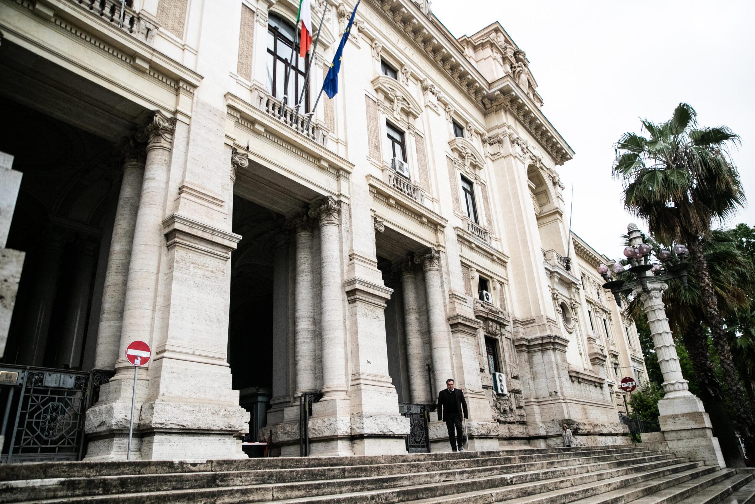 Scuola, gli idonei del concorso 2020 in piazza contro le mancate immissioni in ruolo. Fracassi (FLC CGIL): “Necessario attribuire i posti e risolvere il problema in Europa”.