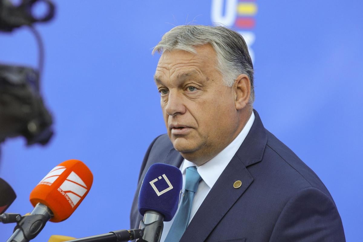 Migranti, Viktor Orban duro con l’Ue: “Ha stuprato legalmente Polon…