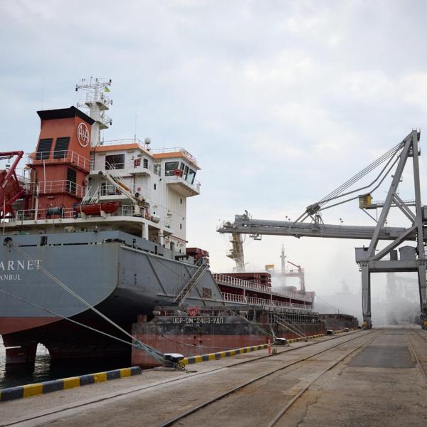 La prima nave carica di grano è partita dal porto di Odessa