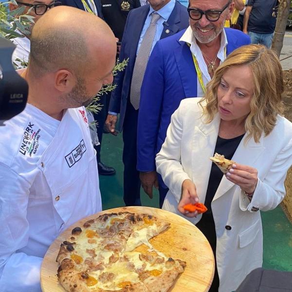 “Pizza Giorgia” strega la premier al G7 Agricoltura, chef Circhirillo: “Ci tenevo a fargliela assaggiare. L’ho conquistata con porchetta e marmellata”