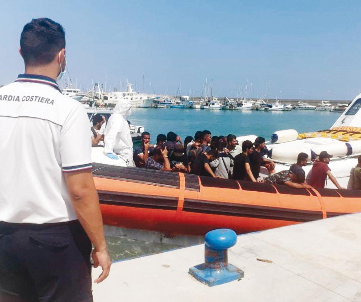 Reggio Calabria, nuovo sbarco di migranti a Roccella Jonica: soccor…