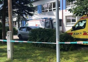 Tragedia a Brescia, bimba di quasi due anni investita nel parcheggio a scuola: morta in ospedale a Sant’Anna