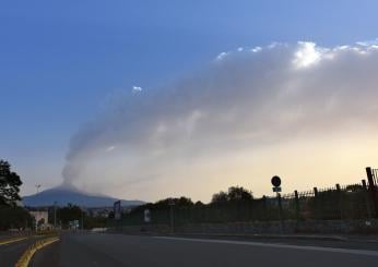 Eruzione Etna, ripresa l’attività del vulcano: ritardi all’aeroporto di Catania, voli dirottati su Palermo