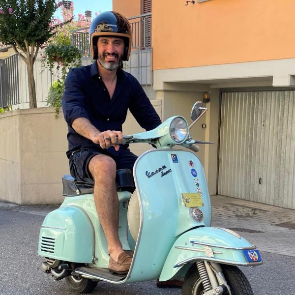 La Lega lancia il salva-Vespa con la proposta di legge Marchetti: “Bisogna salvare il nostro scooter-icona dal Green Deal”