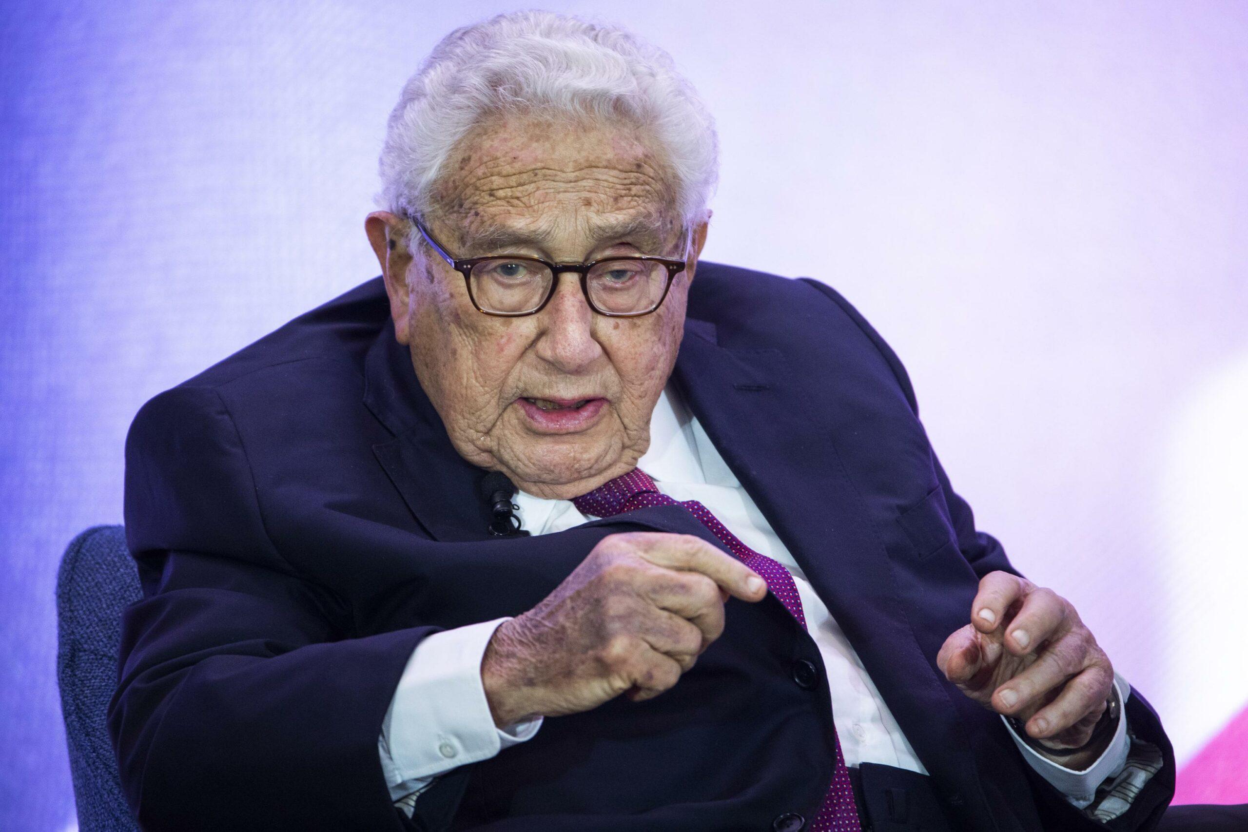 Kissinger a Moro: “Lei la pagherà cara”. Ecco cosa significa la frase e cosa c’è dietro