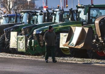 Germania, le proteste degli agricoltori agitano anche Von Der Leyen: “Capisco le loro ragioni ma serve dialogo”