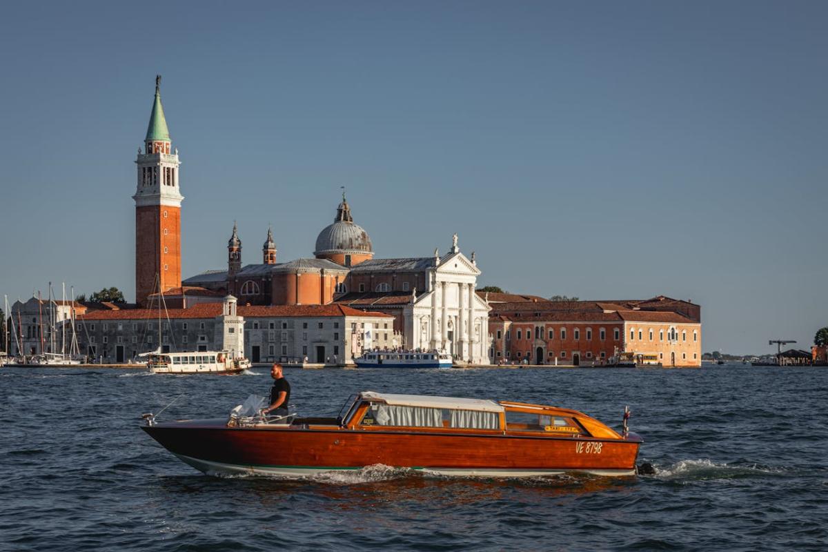 Come lavorare al Festival di Venezia 2024: scadenza candidature e opportunità di lavoro