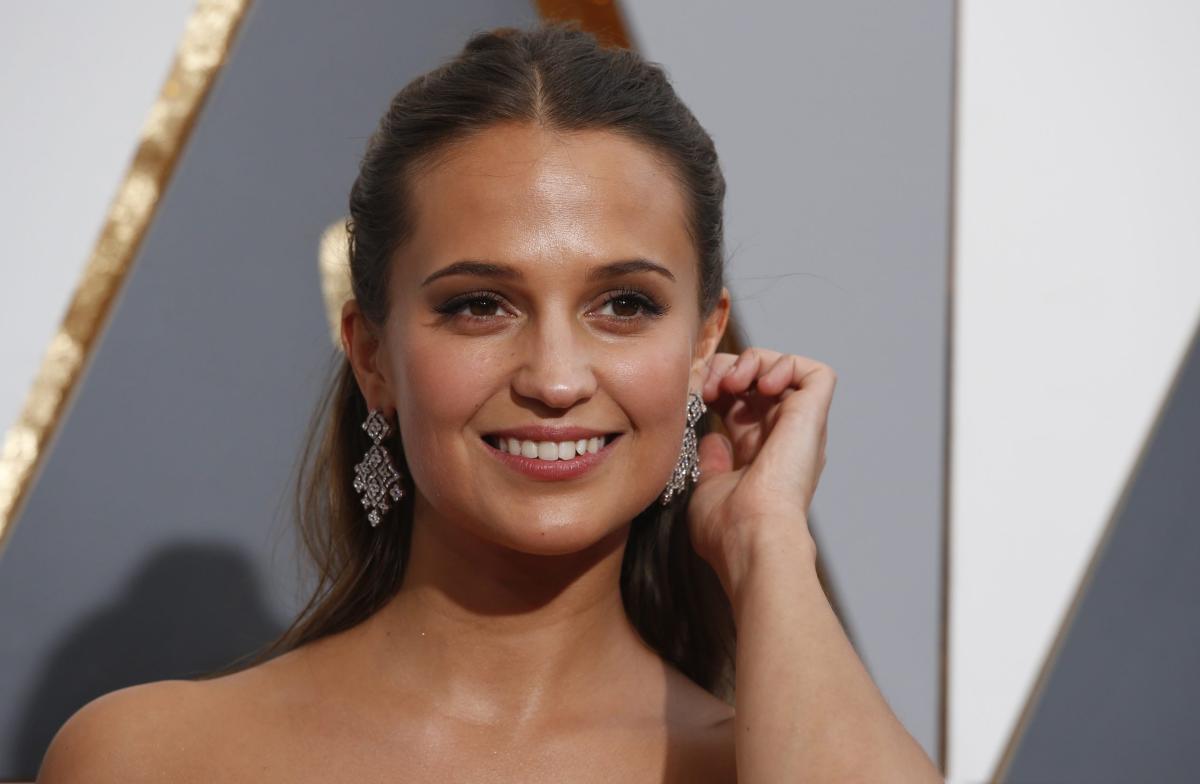 Alicia Vikander: “Scene di sesso? La cosa peggiore di sempre”