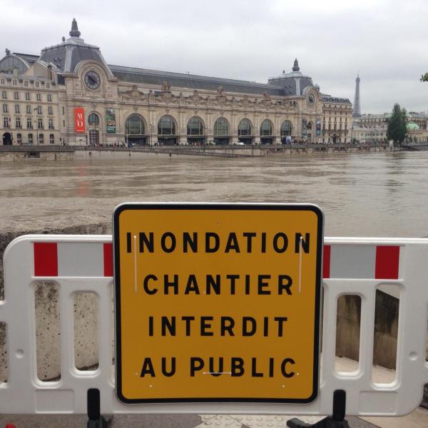 Temporali a Parigi: metropolitana chiusa e raffiche di vento a 104 …