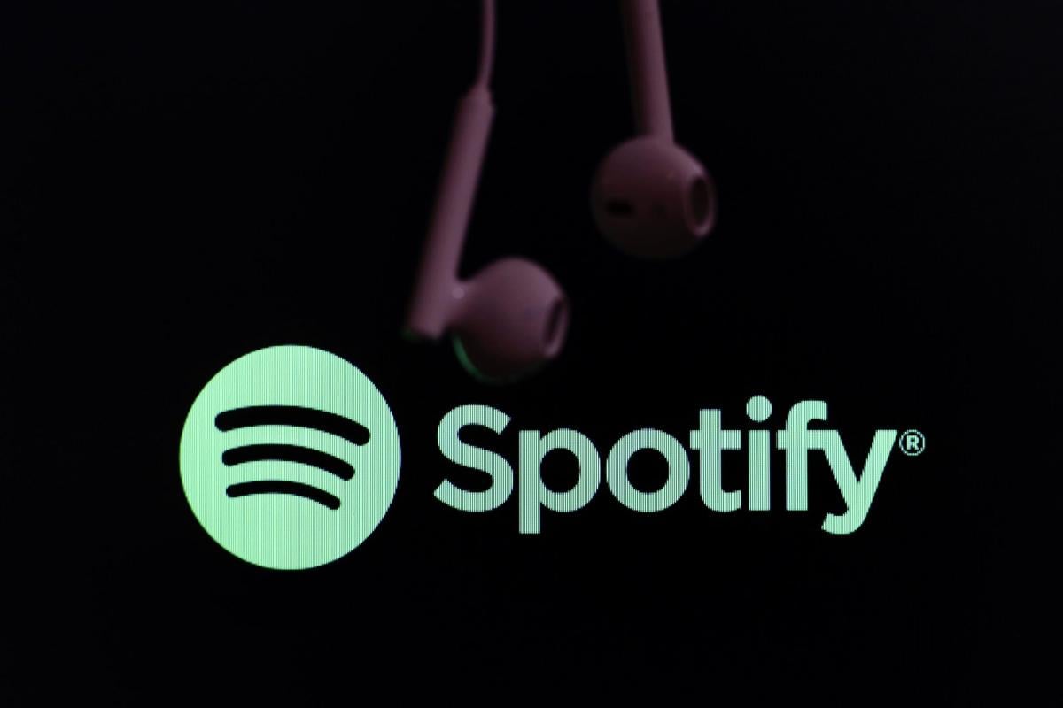 Spotify-Apple, prosegue lo scontro sugli audiolibri