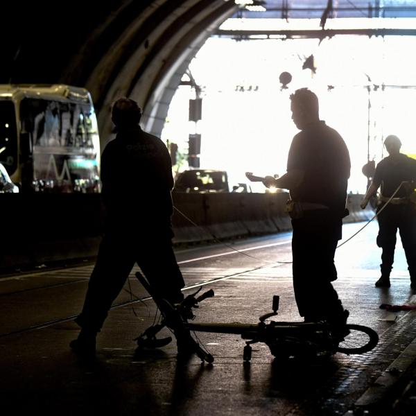 Napoli, incidente nella Galleria laziale: centauro perde il controllo della sua moto, morto sul colpo