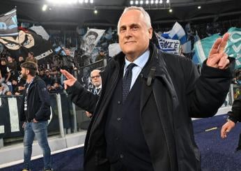 A Roma manifesti “Lotito libera la Lazio”, il presidente: “Dietro c’è una cabina di regia. L’Autorità giudiziaria sta indagando, a breve si scopriranno i responsabili”