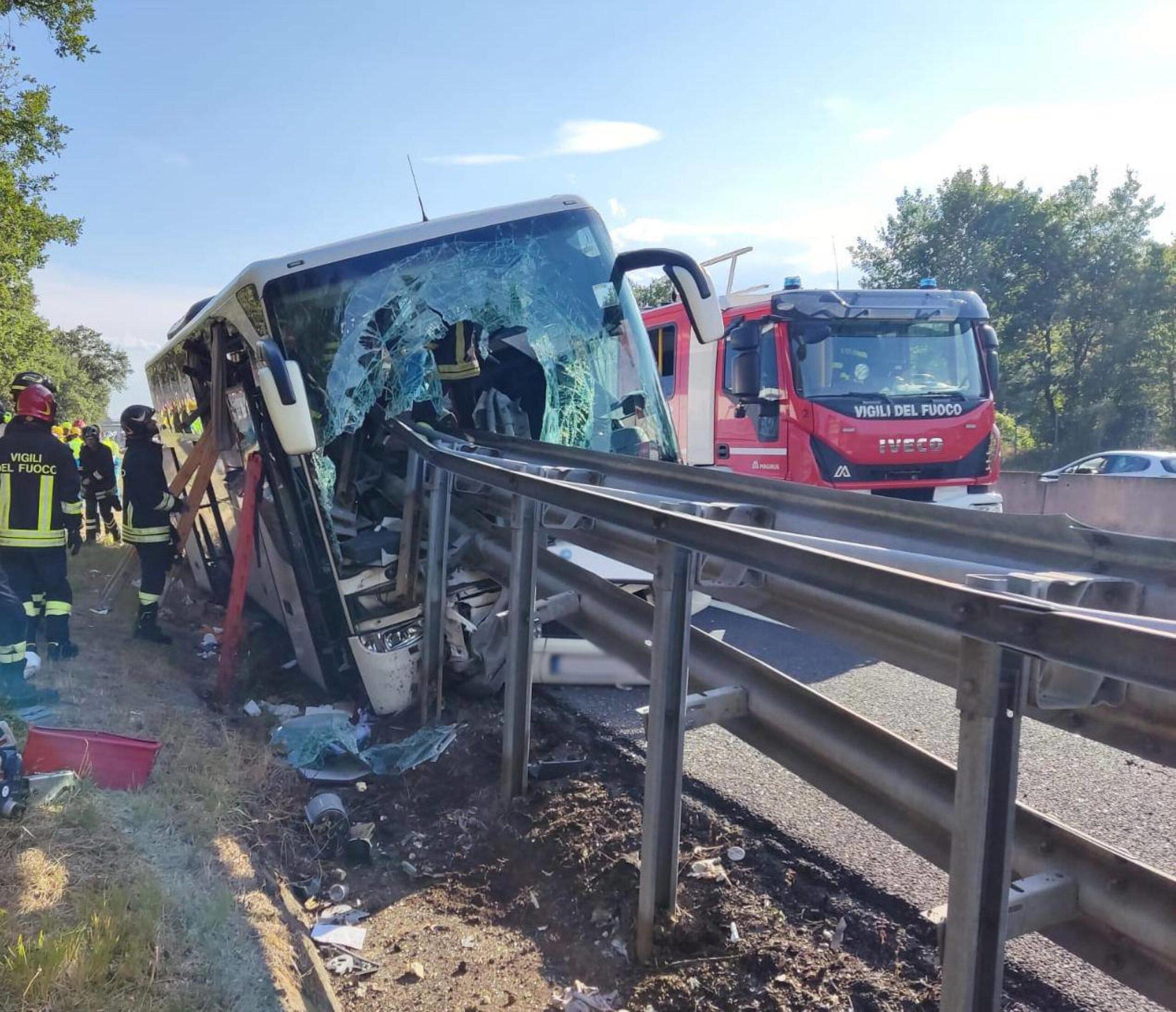 Chi è la vittima dell’incidente sull’A1 vicino ad Arezzo (altezza Badia al Pino)? Pullman di turisti finisce contro guardrail, 25 feriti