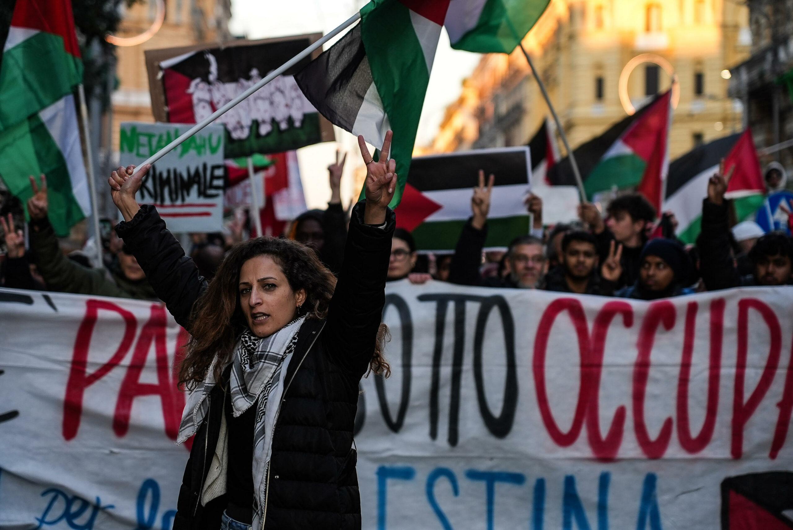 Manifestazione pro-Palestina nel Giorno della Memoria, studentesse di Roma Tre: “Nessuna differenza tra Gaza e Varsavia”