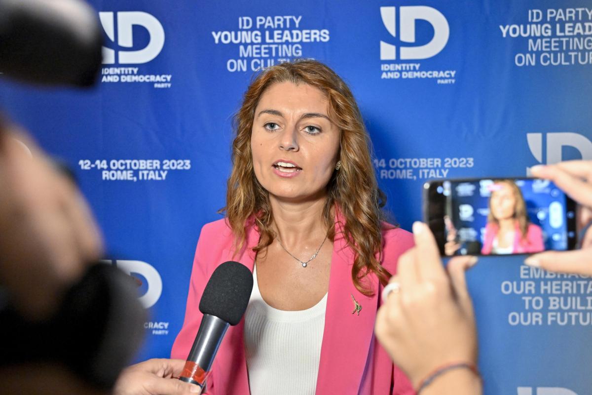 Susanna Ceccardi, chi è l’europarlamentare della Lega che agli avversari di Bruxelles dice di avere pronto lo spray al peperoncino