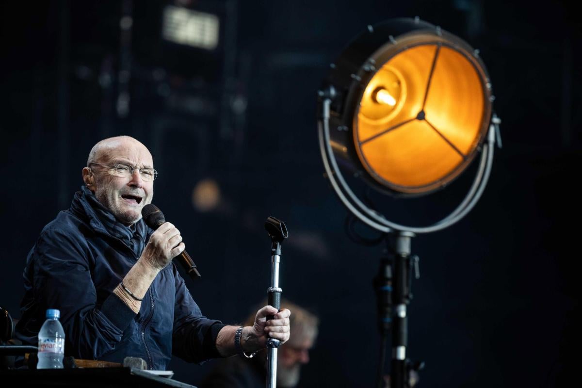 Peggiorano le condizioni di salute di Phil Collins, a rivelarlo il …