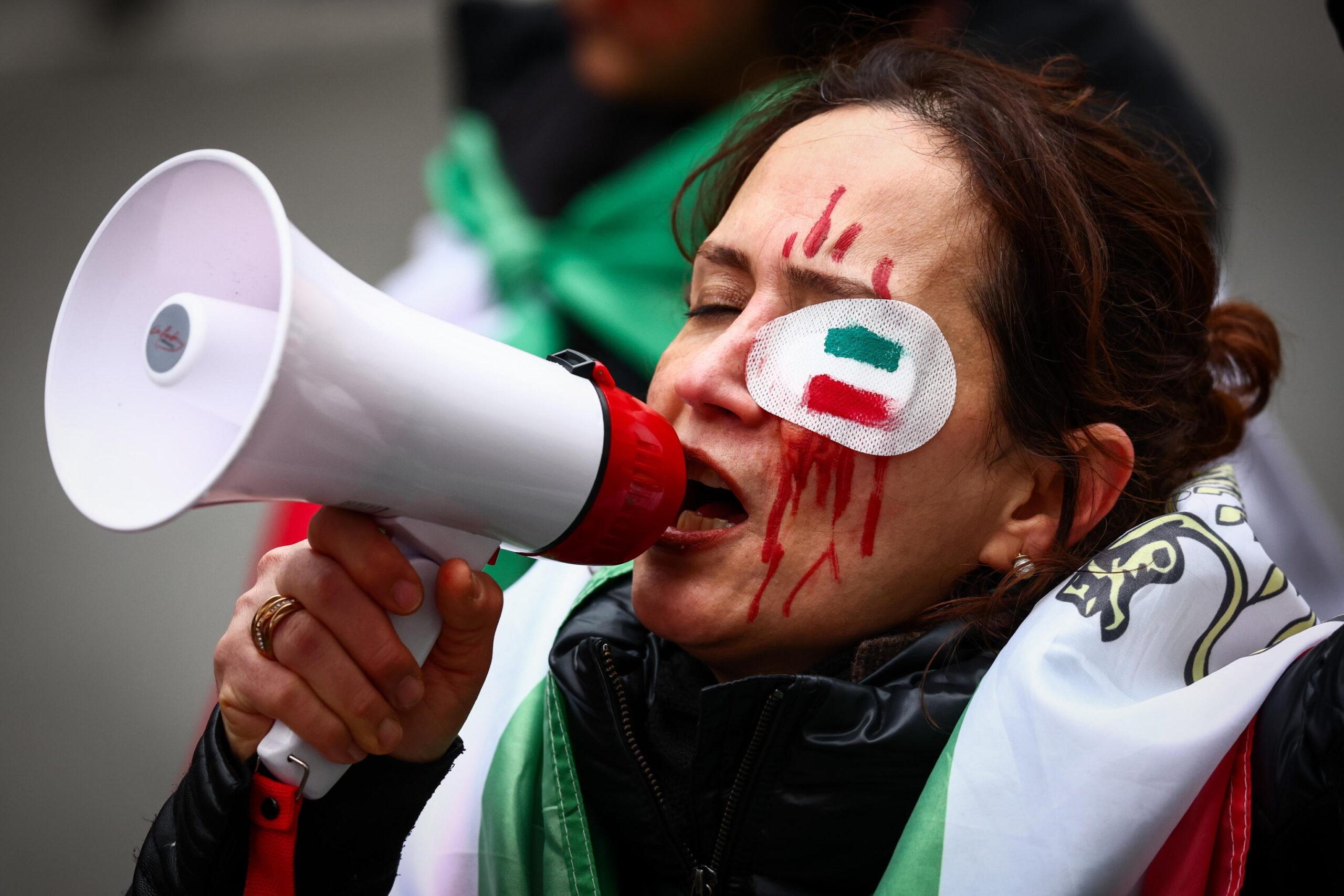 Iran, un clima di proteste celebra il “Mercoledì Rosso”