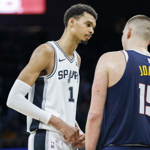 NBA, Embiid torna in campo dopo mesi. Grande sfida tra Jokic e Wembanyama