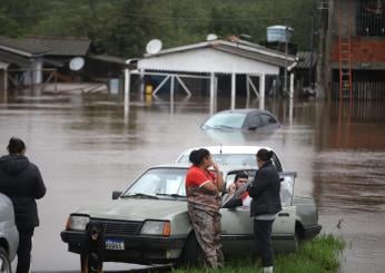 Brasile, maltempo a Porto Alegre: piogge e inondazioni, il bilancio sale a 37 morti e 74 dispersi | VIDEO