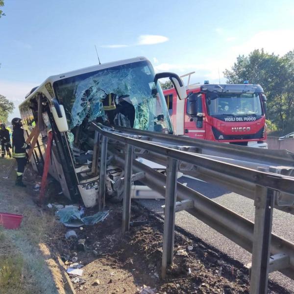 Chi è la vittima dell’incidente sull’A1 vicino ad Arezzo (altezza Badia al Pino)? Pullman di turisti finisce contro guardrail, 25 feriti