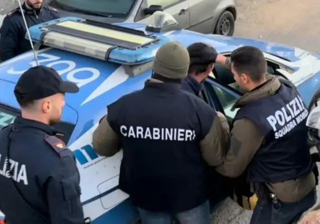 Macerata, artigiano si ubriaca e tormenta la ex a Corso Cairoli: arrestato