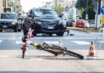 Milano, ciclista investito in viale Monza: è in fin di vita