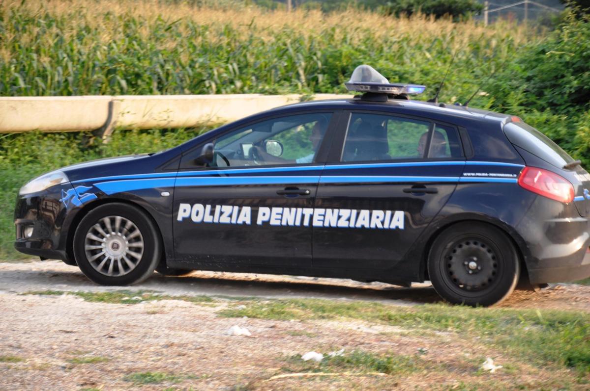 Viterbo, agente ferito con una lama artigianale in carcere