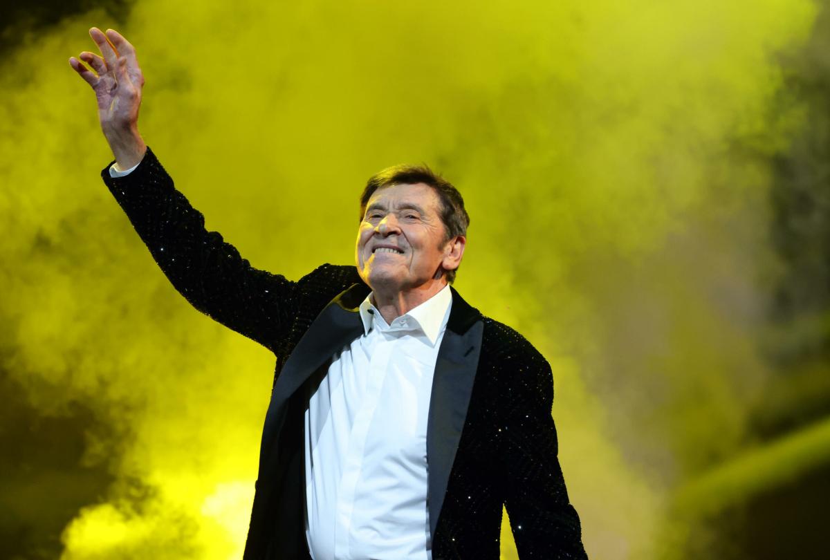 Gianni Morandi compie gli anni: Fiorello lo videochiama in diretta …