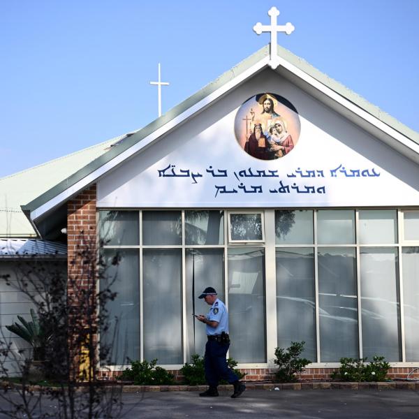 Aggressione a coltellate in chiesa a Sydney, la polizia: “È stato un attacco terroristico”