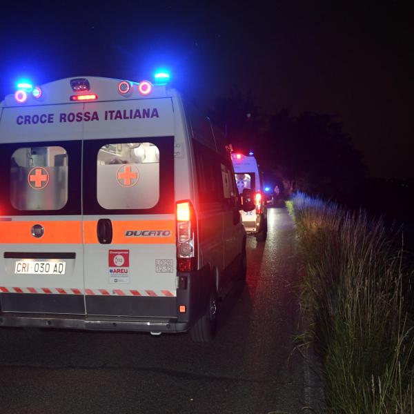 Roma, incidente a Tor Bella Monaca: monopattino si scontra con un’auto, morto 24enne