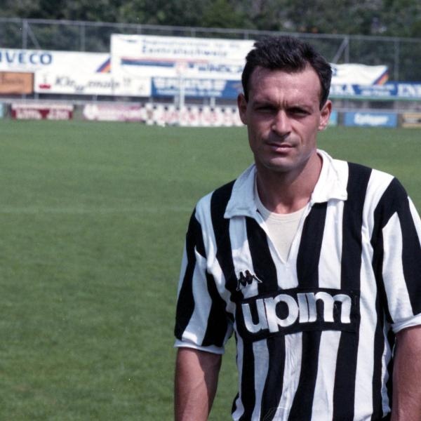 Addio a Totò Schillaci, causa morte, età e carriera del bomber delle “Notti Magiche”