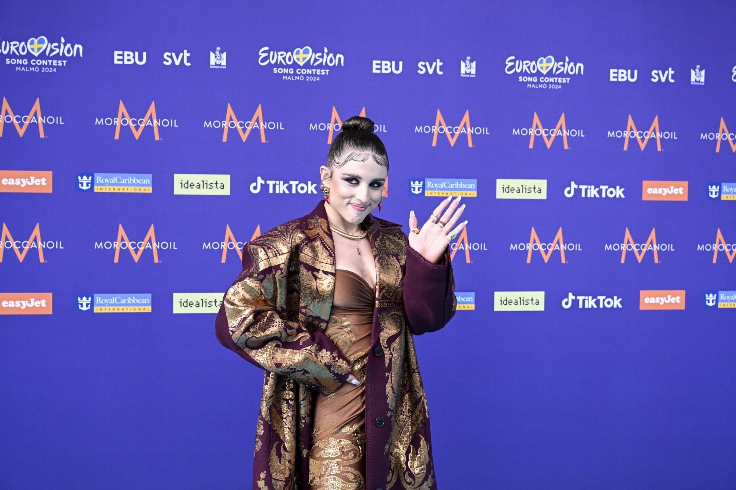 Eurovision 2024: Angelina Mango sul Turquoise Carpet | FOTO/VIDEO