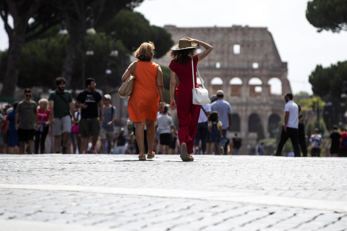 Allarme bomba al Colosseo: paura per uno zainetto sospetto, evacuat…