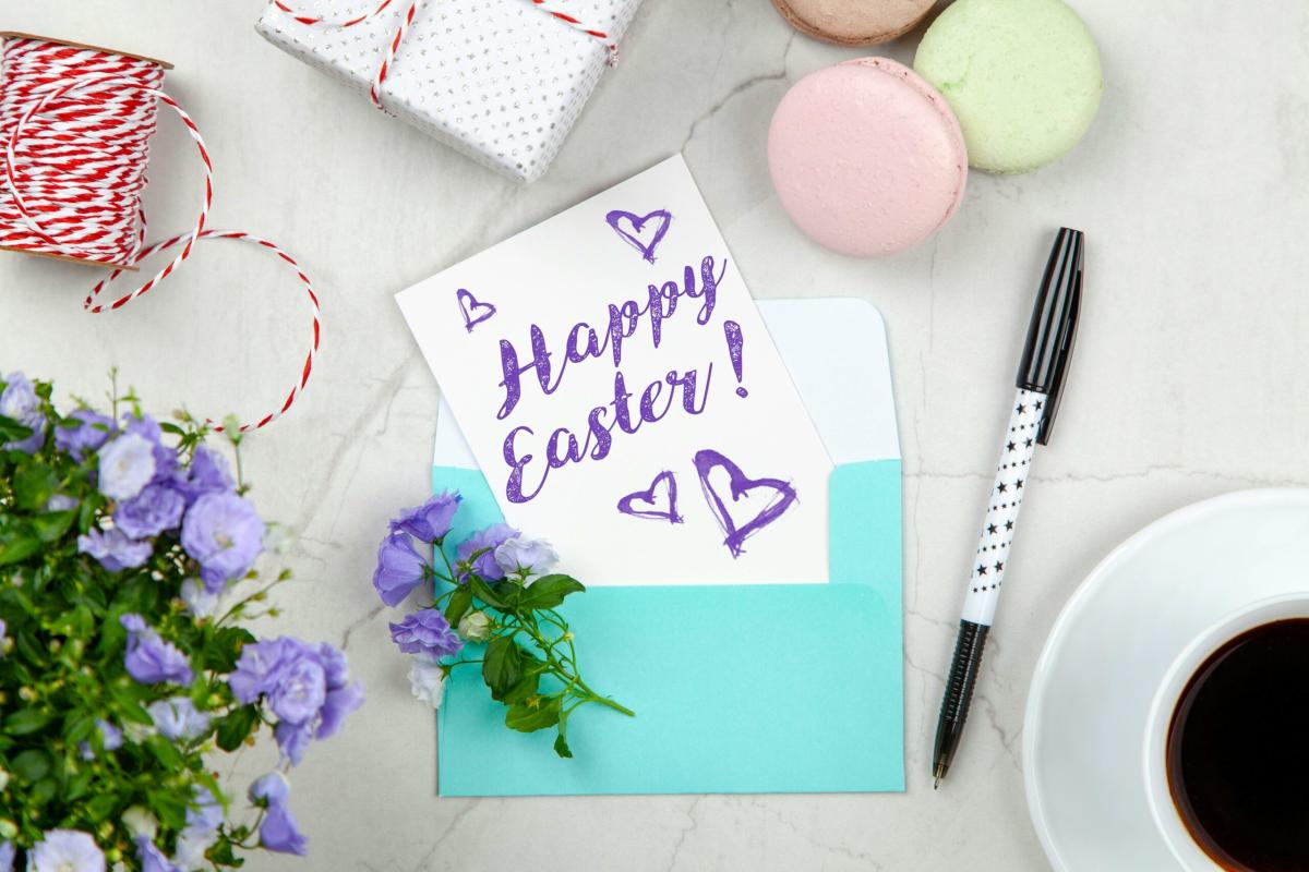 Come augurare una buona Pasqua con semplici parole brevi? Frasi di auguri per Whatsapp