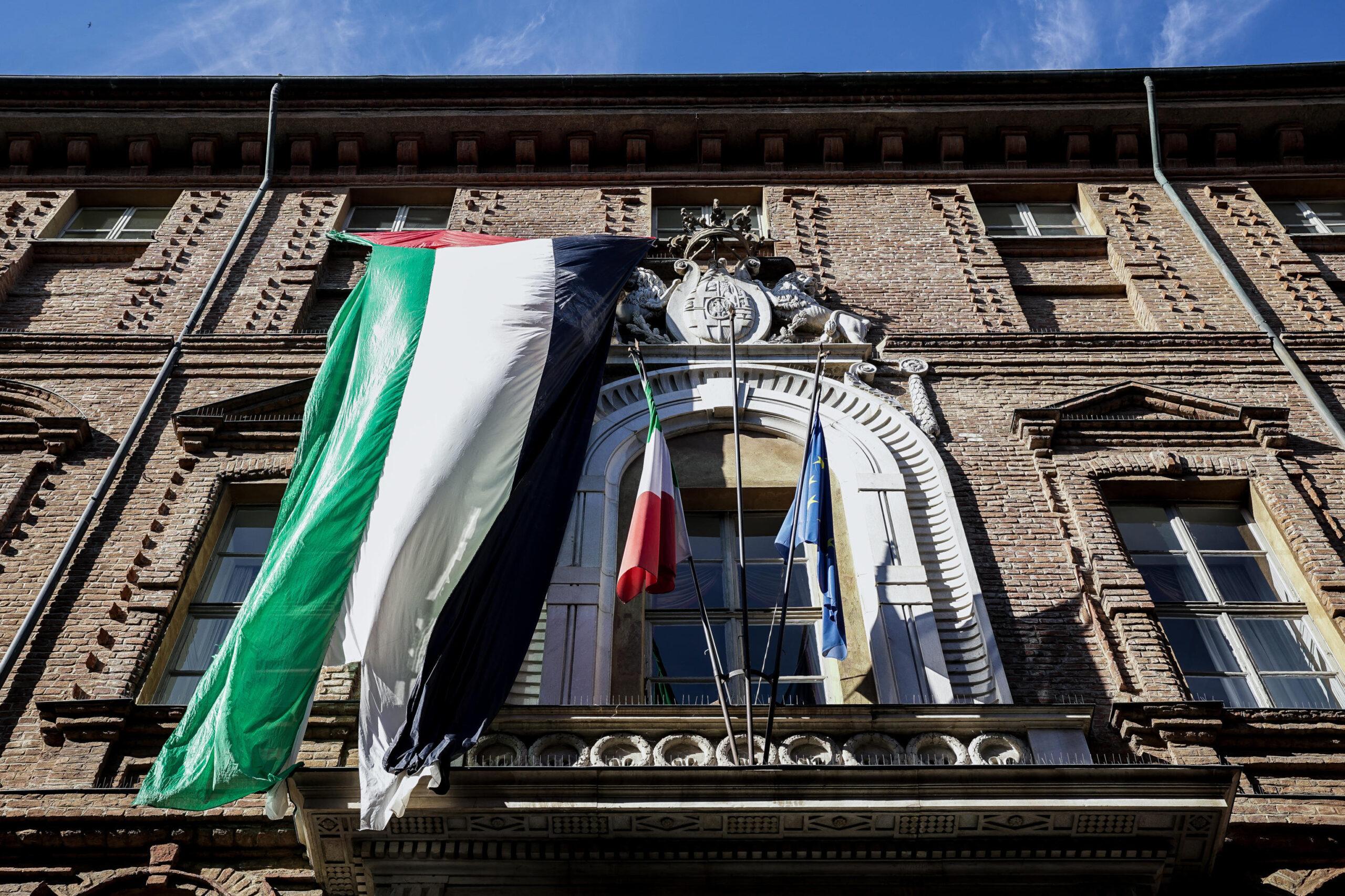 Torino, preghiera islamica all’Università PoliTo: ministra Bernini e Rettore chiedono diffida dell’imam