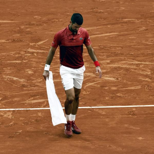 Novak Djokovic si è operato: il serbo ci sarà a Wimbledon 2024? Le ultime sull’ex numero uno al mondo