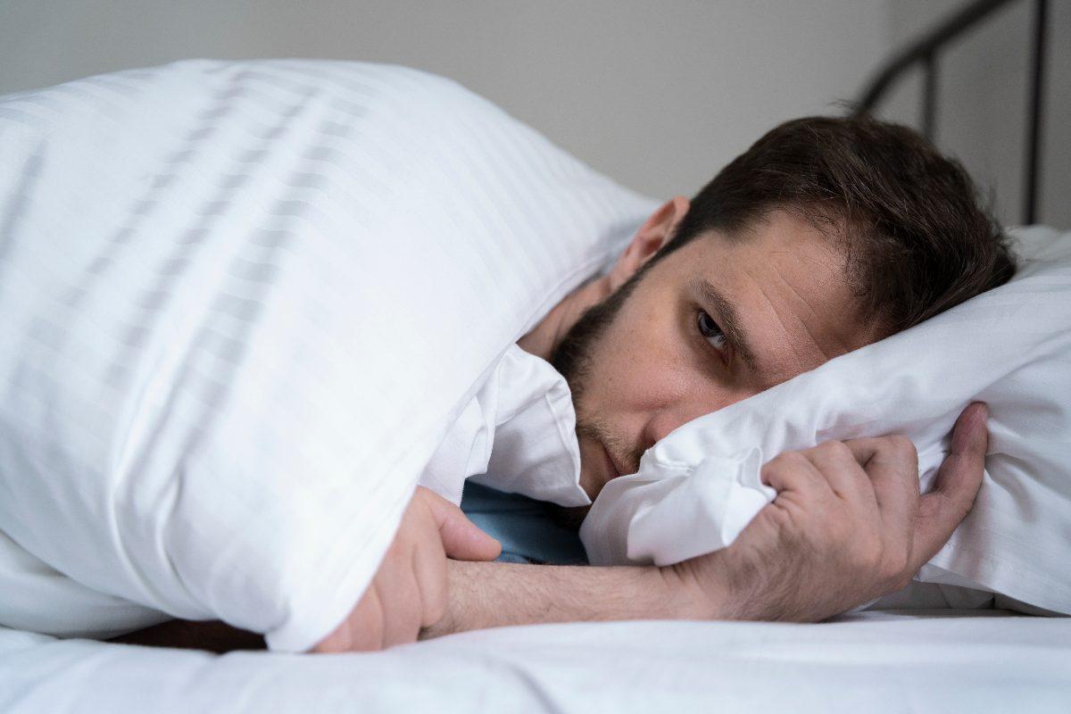 La paralisi del sonno è pericolosa? Quali sono i sintomi, le cause e le soluzioni